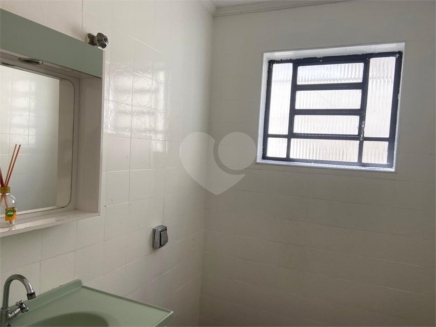 Sobrado à venda com 3 quartos, sendo 1 suíte,  em Parque Maria Domitila, São Paulo, SP