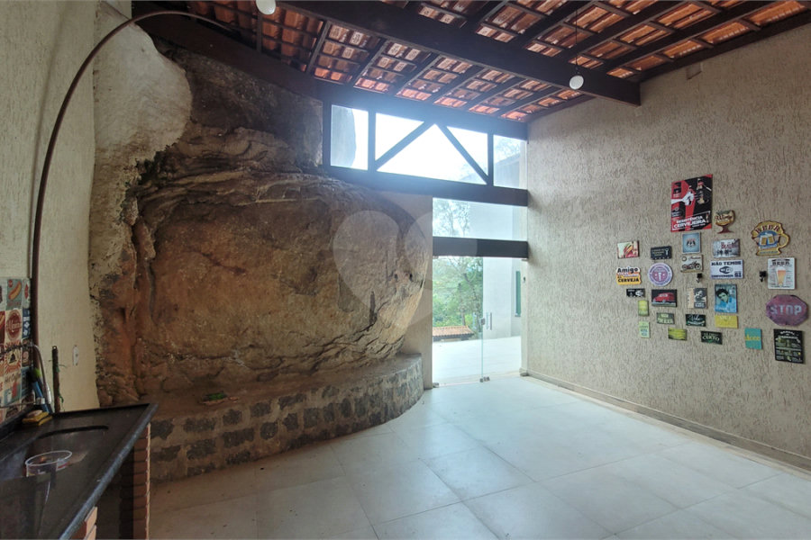 Casa à venda com 4 quartos, sendo 1 suíte, no condomínio Parque Suiça, Caieiras - SP