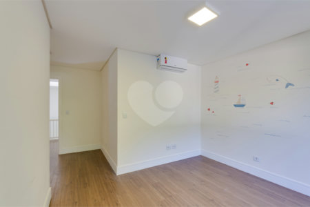 Casa à venda com 4 suítes no condomínio Porto Fino, São Paulo - SP