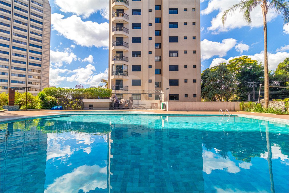 Apartamento à venda com 3 quartos, sendo 1 suíte,  em Alto da Boa Vista, São Paulo, SP