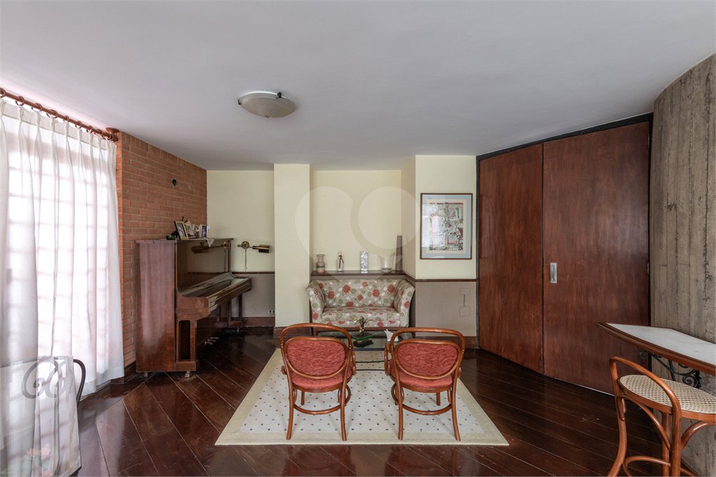 Casa Térrea à venda com 7 quartos, sendo 1 suíte, em Santana, São Paulo, SP