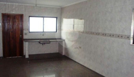 Sobrado à venda com 3 quartos, sendo 1 suíte,  em Vila Constança, São Paulo, SP