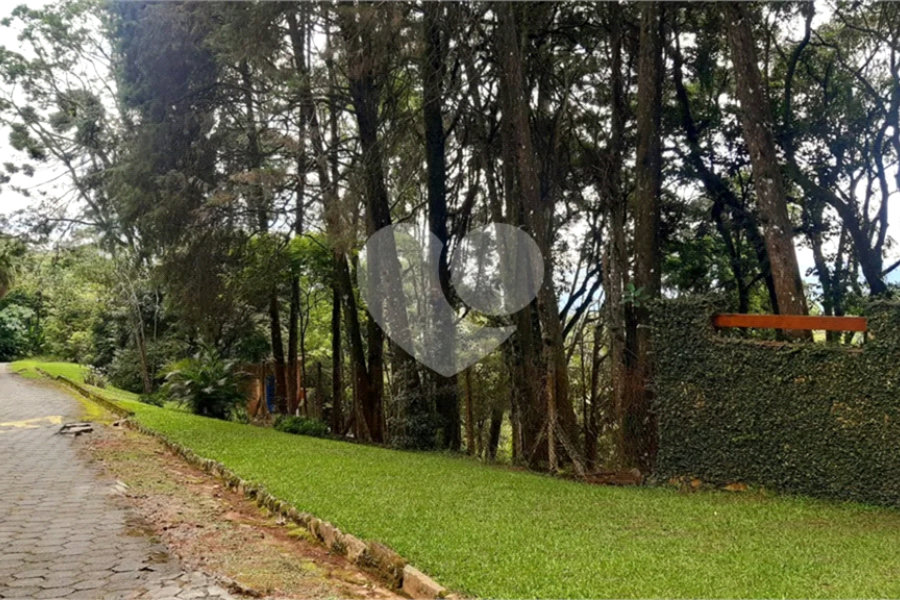 Casa à venda com 3 quartos, sendo 1 suíte, no condomínio Jardim da Monntanha II, Mairiporã - SP