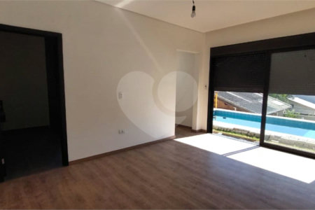 Casa à venda com 4 suítes no condomínio Figueira Garden, Atibaia - SP