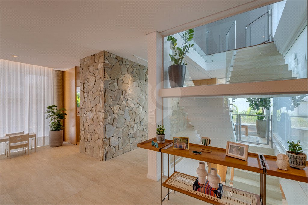 Casa à venda com 3 suítes no condomínio Residencial Canumã, São Paulo - SP