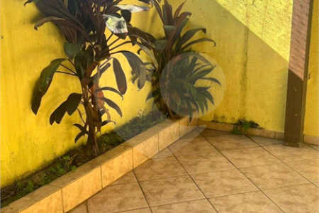 Sobrado à venda com 2 quartos no condomínio Refugio Canta Galo, Cotia - SP