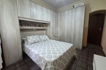 Casa à venda com 4 quartos, sendo 1 suíte, em Vila Paulo Silas, São Paulo, SP