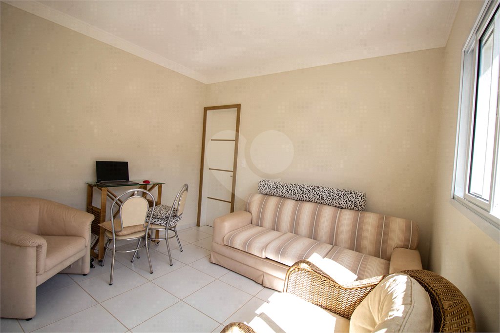Sobrado à venda com 4 quartos, sendo 3 suítes,  no Centro, São Roque, SP