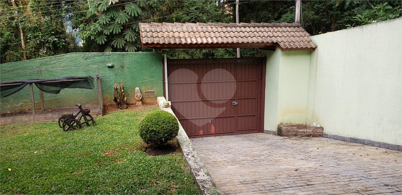 Casa à venda com 3 quartos, sendo 1 suíte, no condomínio Alpes da Cantareira, Mairiporã - SP
