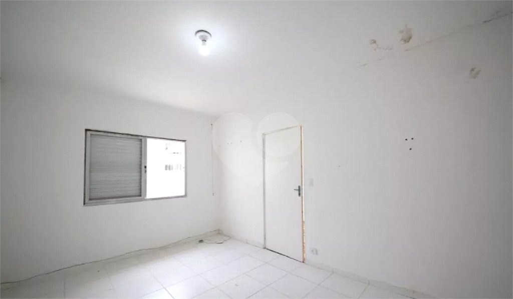Casa à venda no Campo Belo de 200 metros quadrados, com 3 casas no terreno.