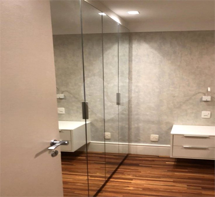 Apartamento à venda com 2 quartos, sendo 1 suíte, em Moema, São Paulo, SP