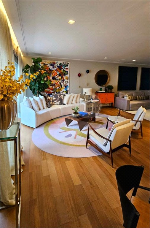 Apartamento à venda com 3 quartos, sendo 1 suíte, em Jardim Europa, São Paulo, SP