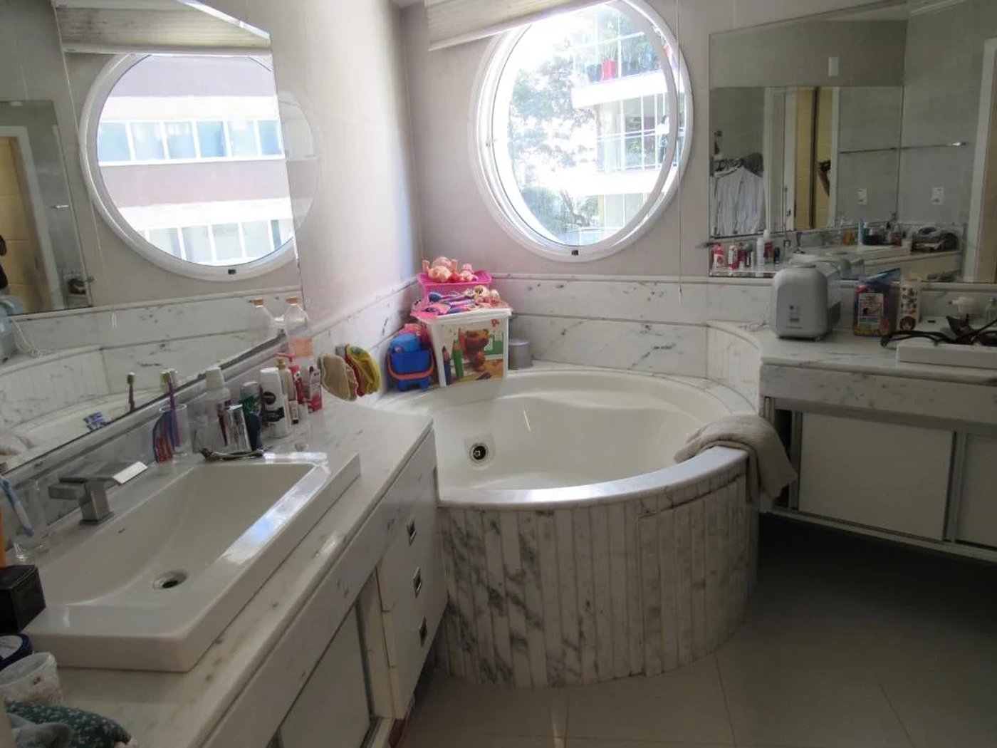Apartamento à venda com 3 suítes em Real Parque, São Paulo, SP