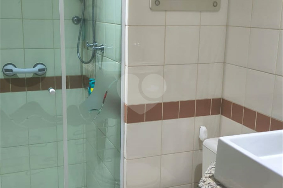 Oportunidade Imperdível: Conforto e Vista Privilegiada! ?Localizado estrategicamente em frente ao Tietê Plaza Shopping, este apartamento é o equilíbrio perfeito entre sofisticação e praticidade. 75m2 Área Útil com 3 Dorms , sendo 1 suite , com VAGA LIVRE DEMARCADA .