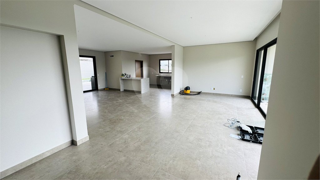 Casa à venda com 3 suítes no condomínio Santa Isabel I, Louveira - SP