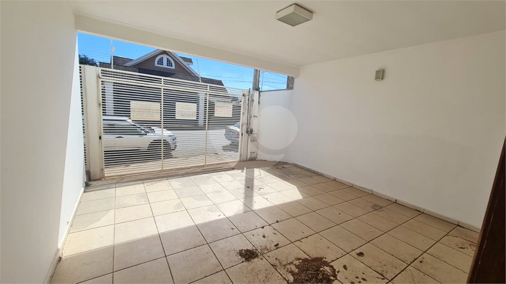 Sobrado à venda com 3 suítes em Vila Nastri, Itapetininga, SP