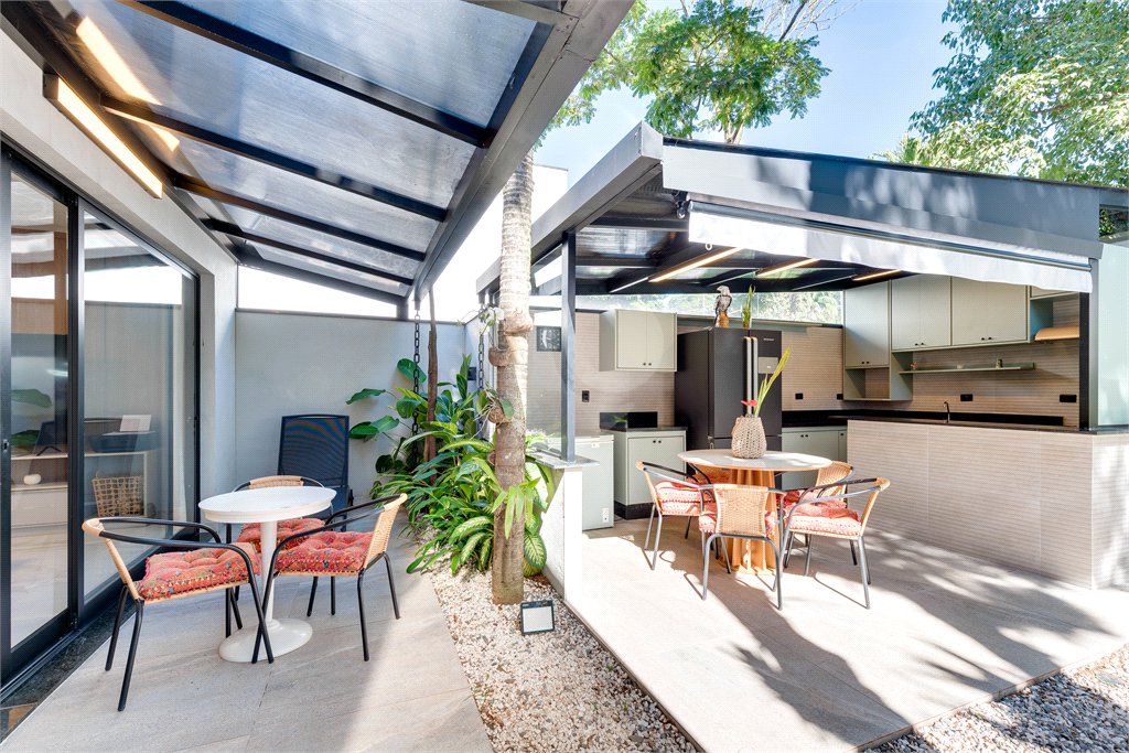 Casa à venda com 4 suítes no condomínio Villa Suiça, São Paulo - SP