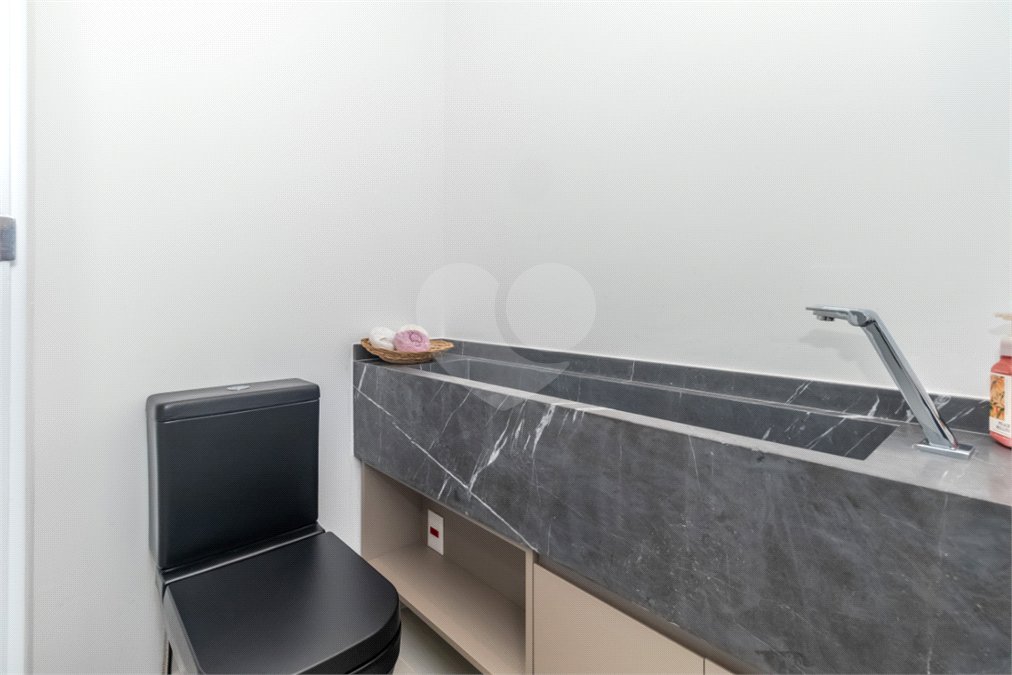 Apartamento à venda com 3 suítes em Campo Belo, São Paulo, SP