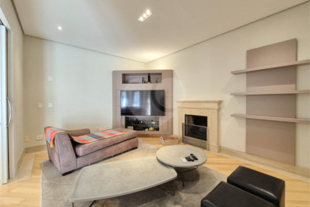 Apartamento à venda ou para alugar com 4 quartos, sendo 3 suítes, em Moema, São Paulo, SP