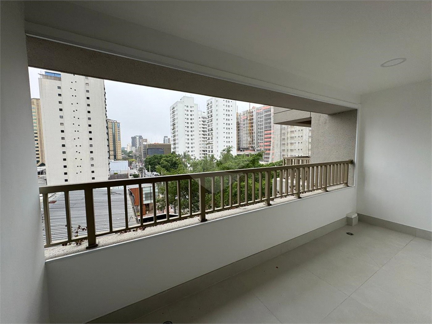 Apartamento à venda com 3 suítes em Moema, São Paulo, SP