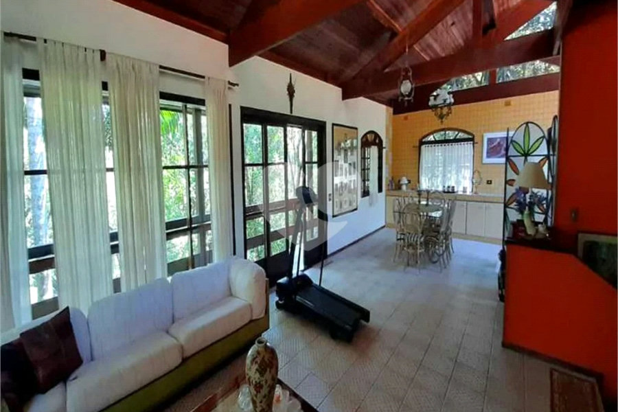 Casa Térrea à venda com 5 quartos, sendo 4 suítes, em Serra da Cantareira, Mairiporã, SP