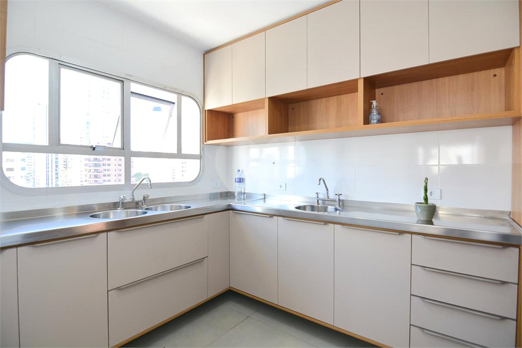 Apartamento à venda com 4 quartos, sendo 2 suítes,  em Brooklin Paulista, São Paulo, SP