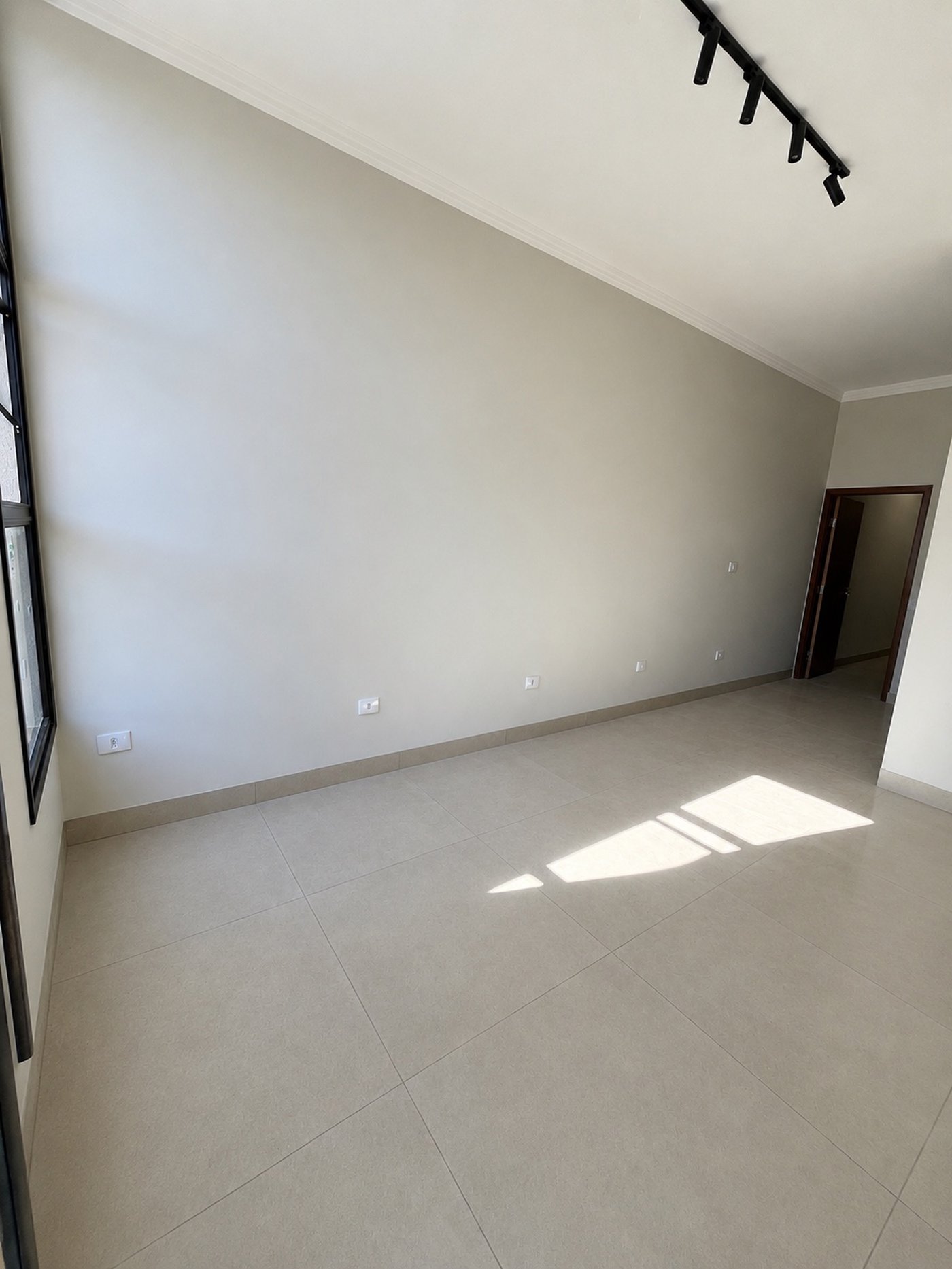 Casa à venda com 3 quartos, sendo 1 suíte,  em Parque Residencial Quinta da Lagoa, Três Lagoas, MS