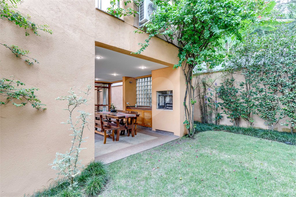 Casa à venda com 5 quartos, sendo 4 suítes, em Alto da Boa Vista, São Paulo, SP