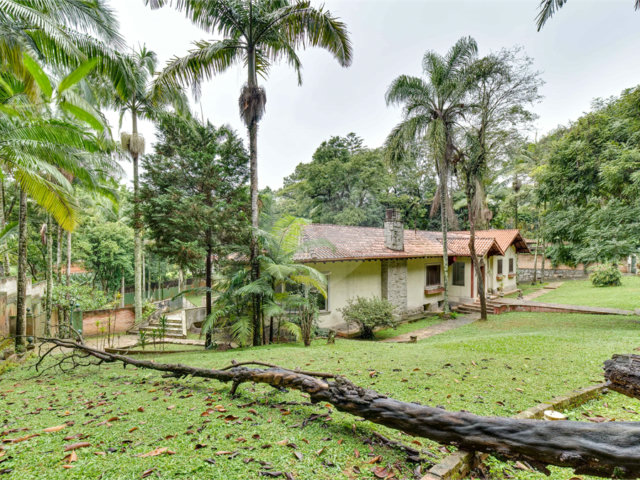 Casa à venda com 5 suítes no condomínio Chácara Flora, São Paulo - SP