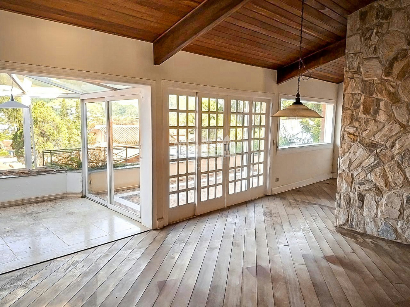 Casa à venda com 4 suítes em Vila Petrópolis, Atibaia, SP