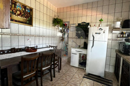 Casa à venda com 3 quartos, sendo 1 suíte, no Centro, Guararema, SP