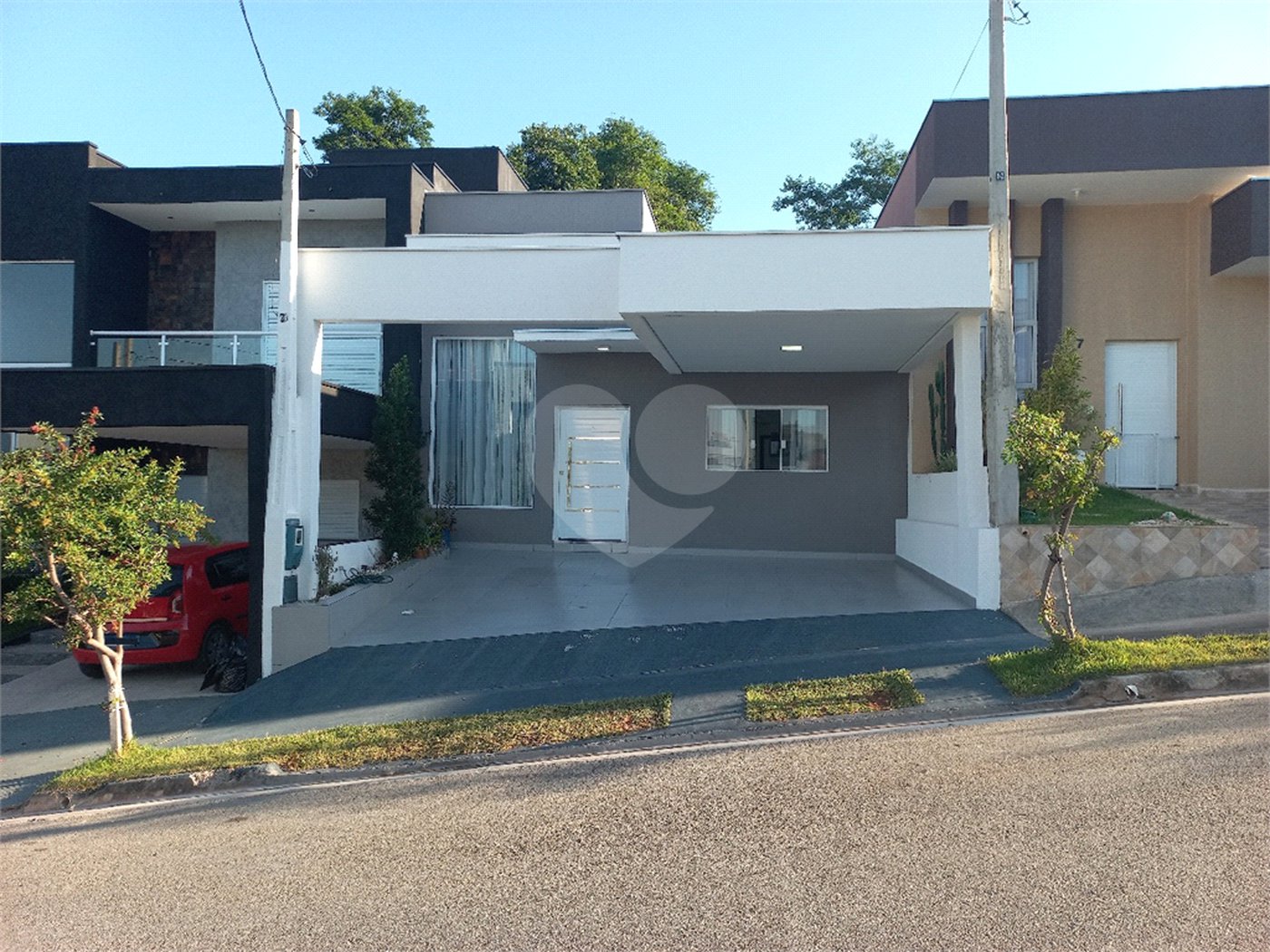 Casa à venda com 2 quartos, sendo 1 suíte, no condomínio Horto Florestal Villagio, Sorocaba - SP