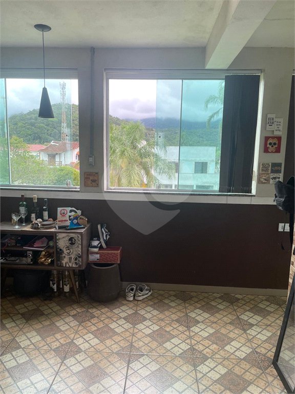 Sobrado à venda com 2 quartos, sendo 1 suíte, em Estância Balneária Hawai, Caraguatatuba, SP