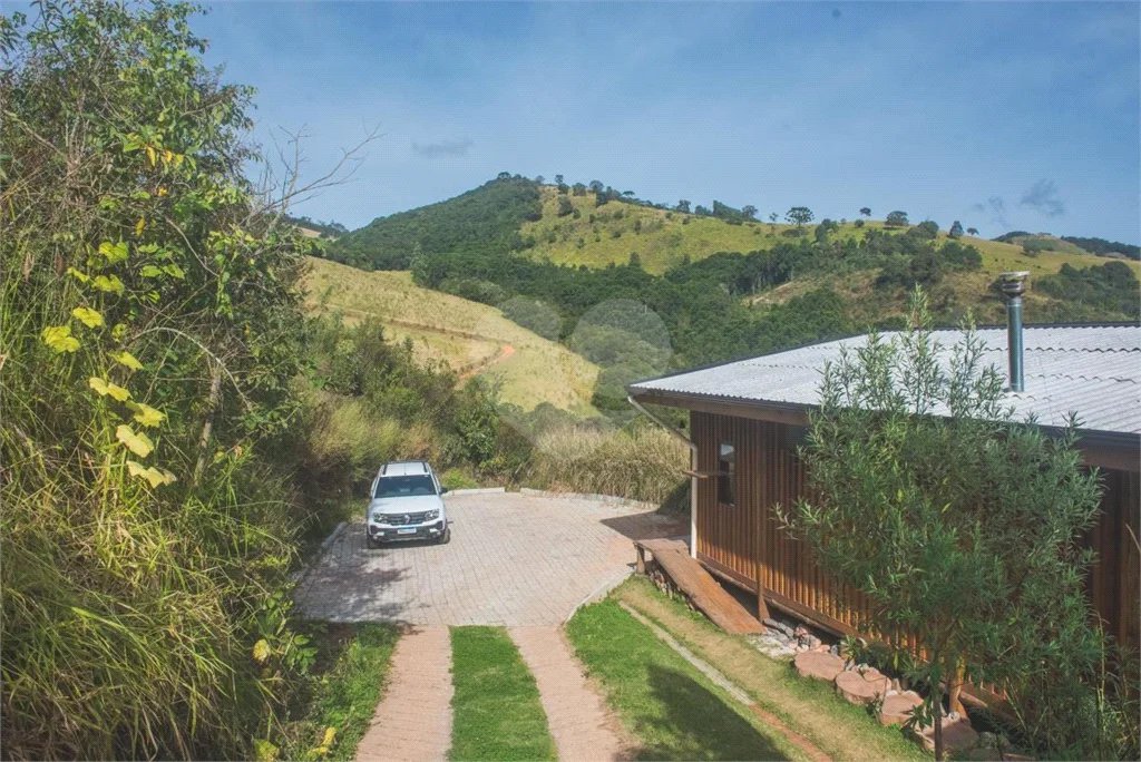 Vende-se Linda Casa Em Camanducaia - MG