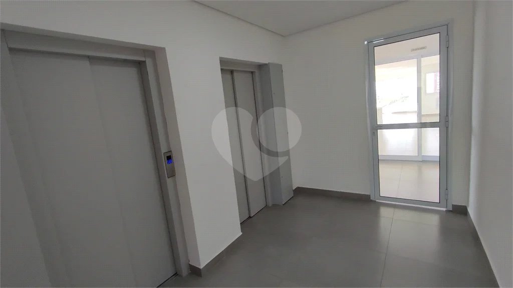 Vende-se apartamento no Edifício Residencial Flor do Ipê