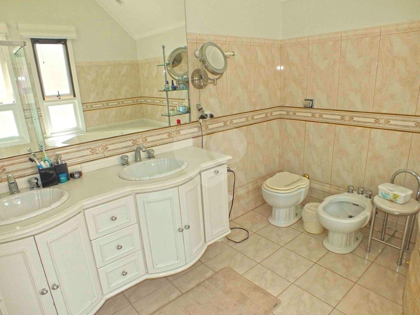 Casa à venda com 5 suítes no condomínio Vilaggio Monte Alegre, São Paulo - SP
