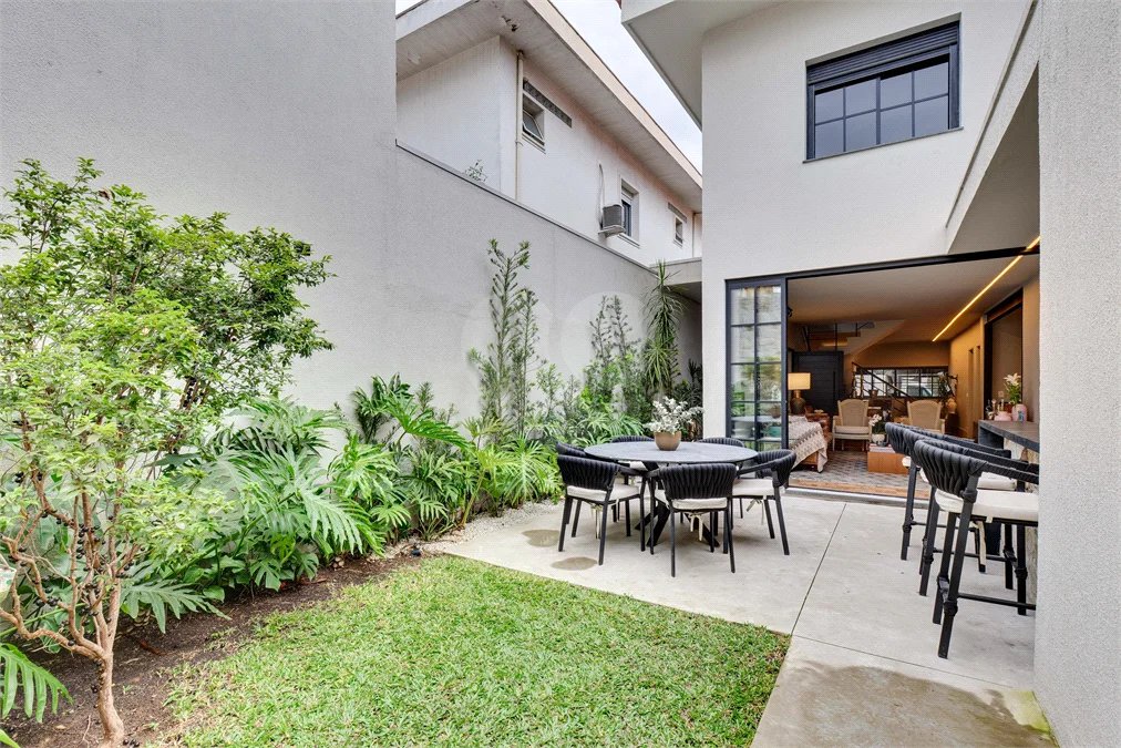 Casa de Vila à venda com 5 quartos, sendo 3 suítes, em Jardim Hípico, São Paulo, SP