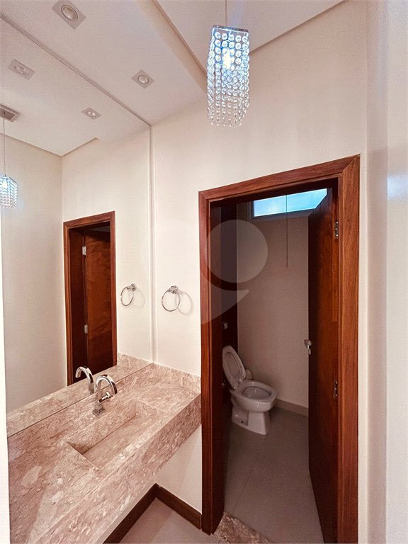 Casa à venda com 3 quartos, sendo 3 suítes, no condomínio Village Damha III, São Carlos - SP