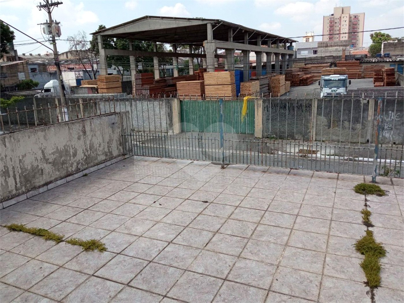 Exccelente imóvel totalmente reformado com 03 Dormts, 01 Suíte e 02 vagas.