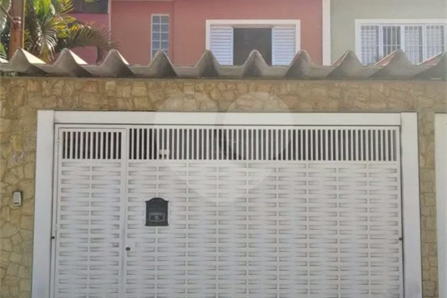 Sobrado à venda com 3 quartos, sendo 1 suíte, em Tremembé, São Paulo, SP