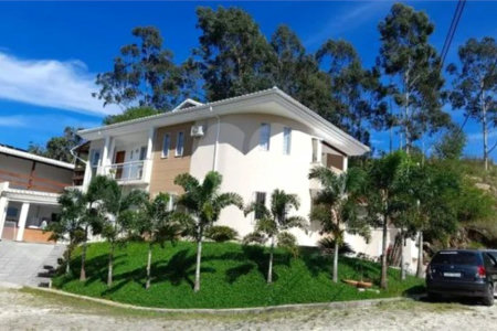 Casa à venda com 4 quartos, sendo 1 suíte, no condomínio River Plate, Rio de Janeiro - RJ