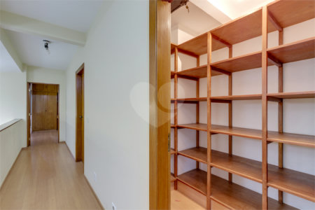 Casa à venda com 4 quartos, sendo 3 suítes, em Jardim Marajoara, São Paulo, SP