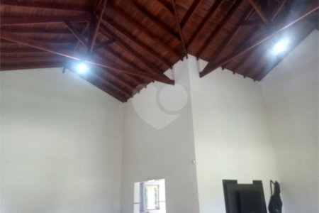 Casa à venda com 4 quartos, sendo 1 suíte,  no condomínio Village da Serra, Araçoiaba da Serra - SP