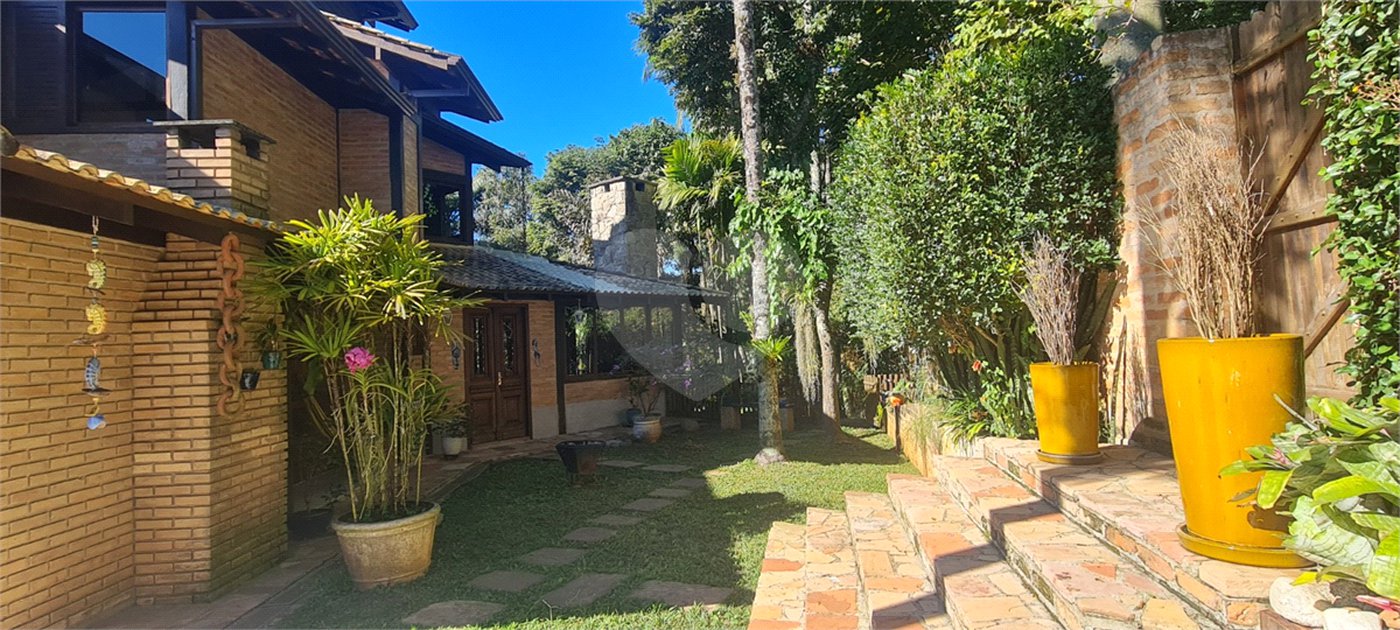 Casa à venda com 4 suítes em Serra da Cantareira, Mairiporã, SP