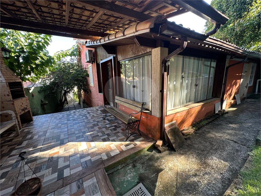 Casa em condomínio à venda com 3 quartos, sendo 2 suítes,  em Peró, Cabo Frio, RJ