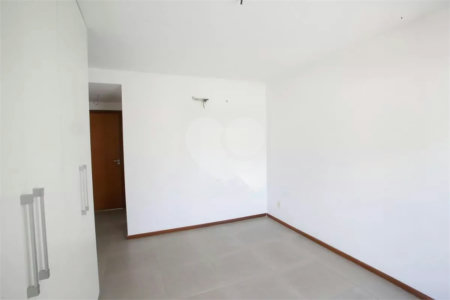 Casa à venda com 4 quartos, sendo 3 suítes, no condomínio Lícia de Alvarenga, Rio de Janeiro - RJ