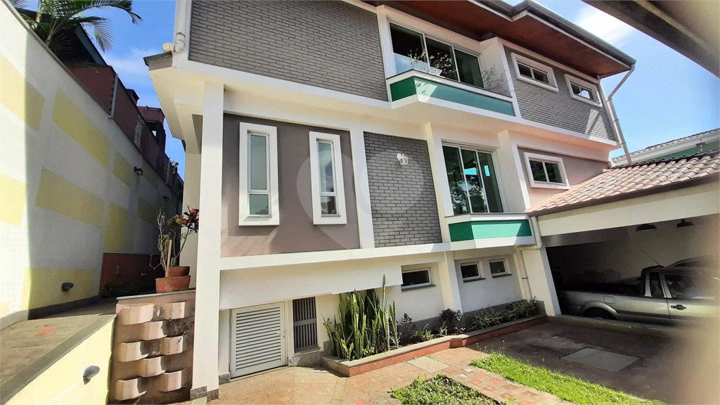 Casa à venda com 4 quartos, sendo 2 suítes, em Jardim Prudência, São Paulo, SP