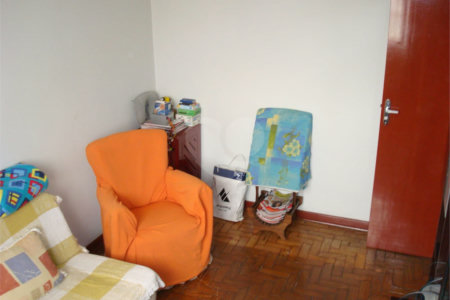 Sobrado à venda com 3 quartos em Vila Romanópolis, Ferraz de Vasconcelos, SP