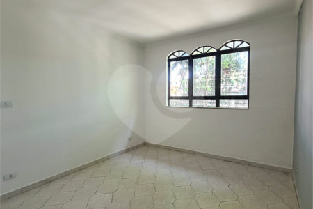 Sobrado à venda ou para alugar com 3 quartos, sendo 1 suíte, em Alto da Boa Vista, São Paulo, SP