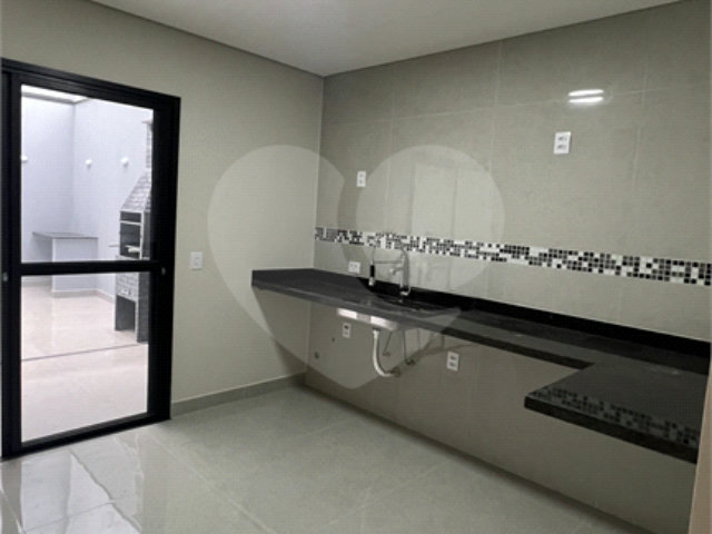 Sobrado à venda com 3 quartos, sendo 1 suíte,  em Vila Nova Cachoeirinha, São Paulo, SP